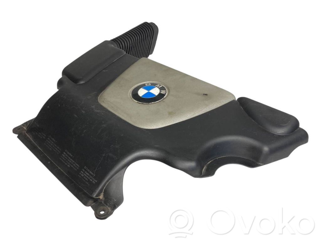 Dzinēja pārsegs (dekoratīva apdare)