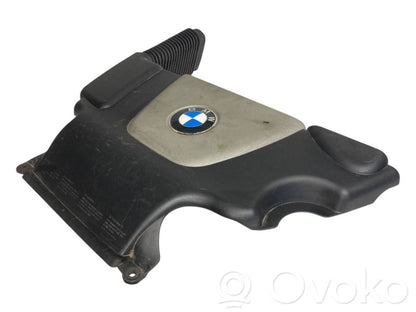 Dzinēja pārsegs (dekoratīva apdare)