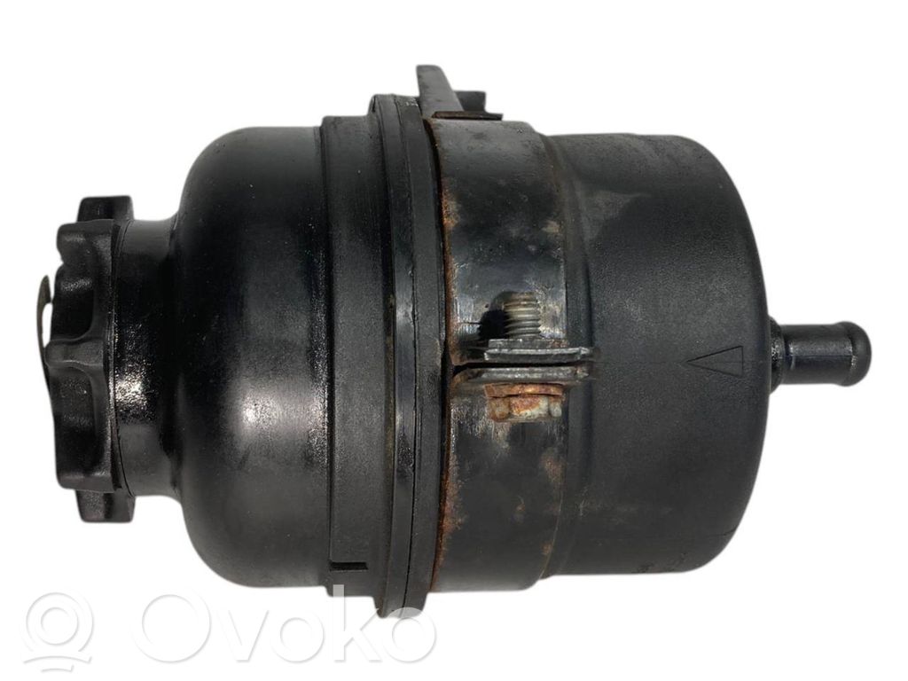 Stūres pastiprinātāja šķidruma tvertne