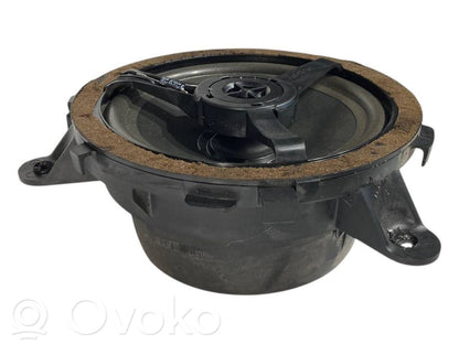 Skaļrunis (-i) pakaļējās durvīs