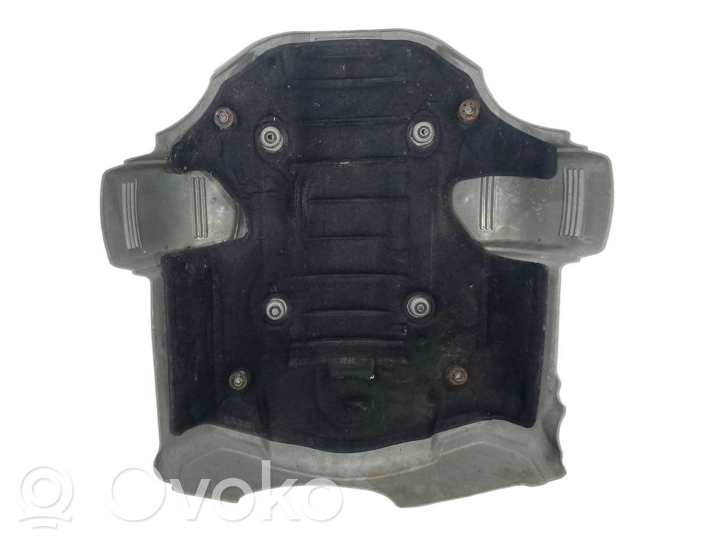 Dzinēja pārsegs (dekoratīva apdare)