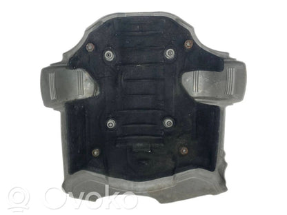 Dzinēja pārsegs (dekoratīva apdare)