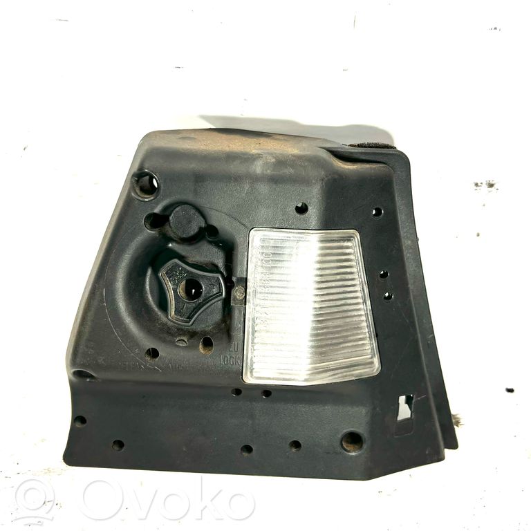 Aizmugures spuldzes vāka turētājs