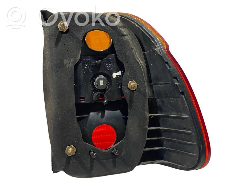 Aizmugurējais lukturis virsbūvē