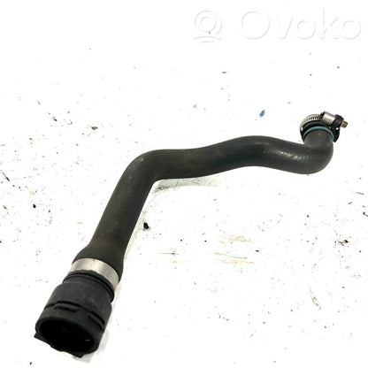 Caurulīte (-es) / šļūtene (-es)