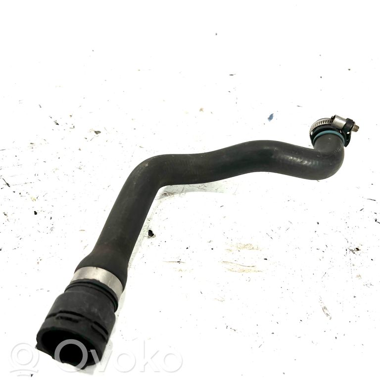 Caurulīte (-es) / šļūtene (-es)