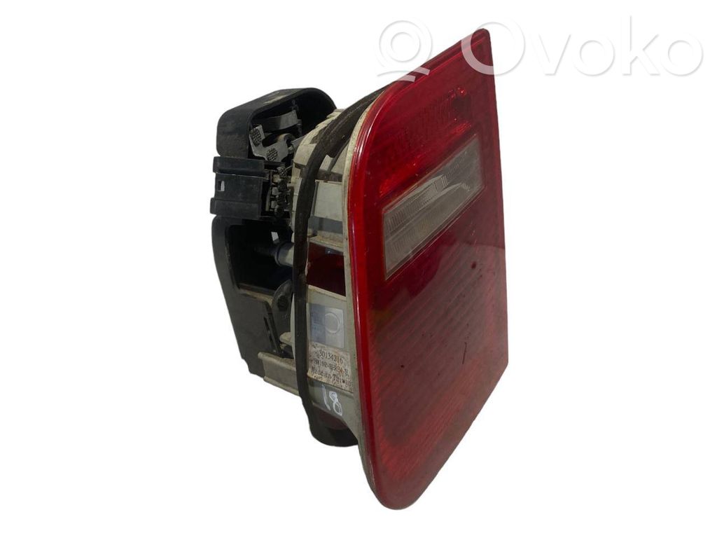 Aizmugurējais lukturis pārsegā