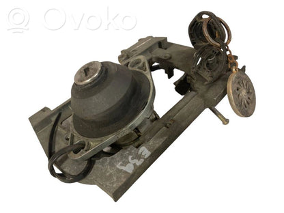 Priekšpusē turētājs / kronšteins ārējam atvēršanas rokturim