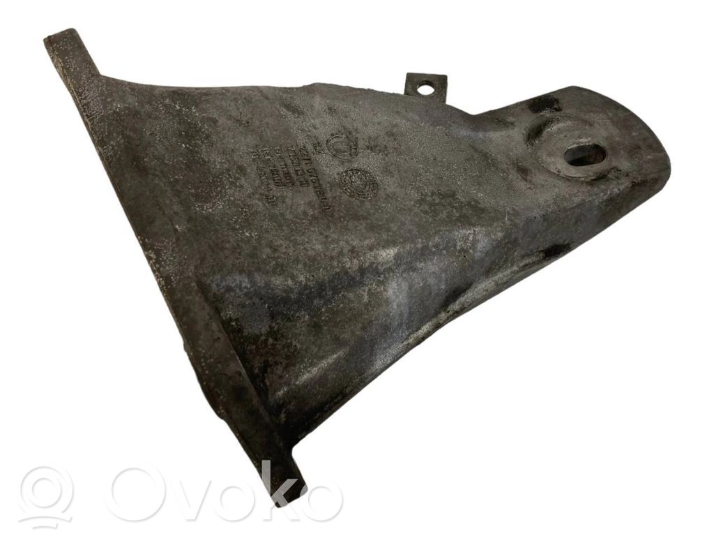 Engine mounting bracket