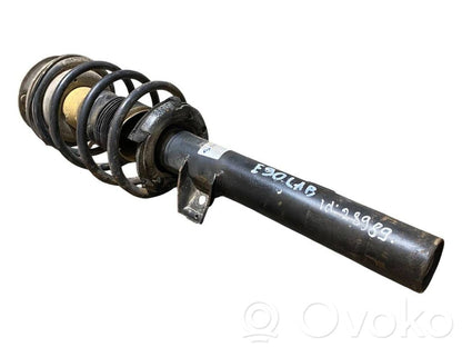 Priekšpusē amortizators ar atsperi