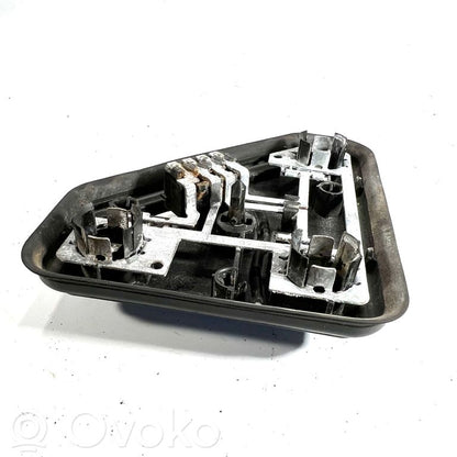 Aizmugures spuldzes vāka turētājs