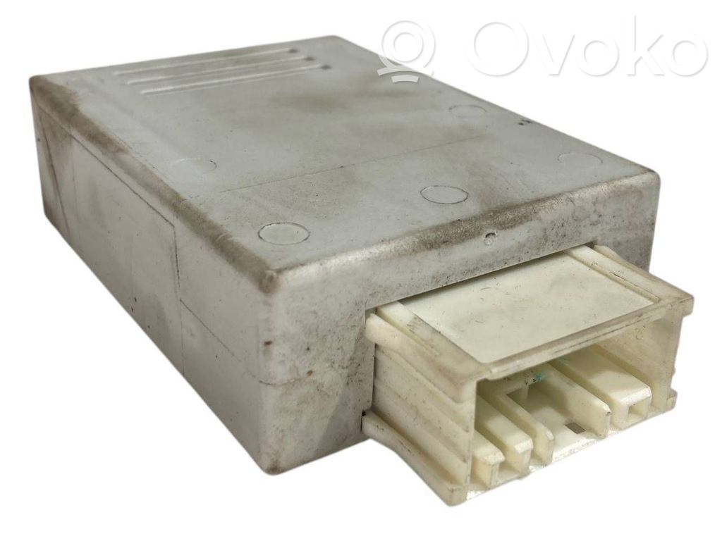 Piekabes āķa vadības bloks