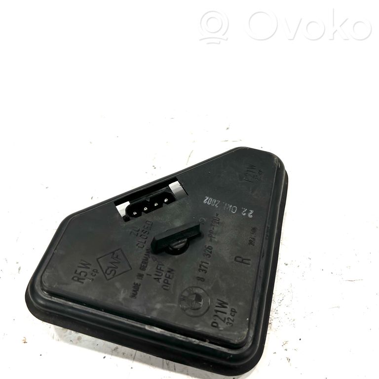 Aizmugures spuldzes vāka turētājs