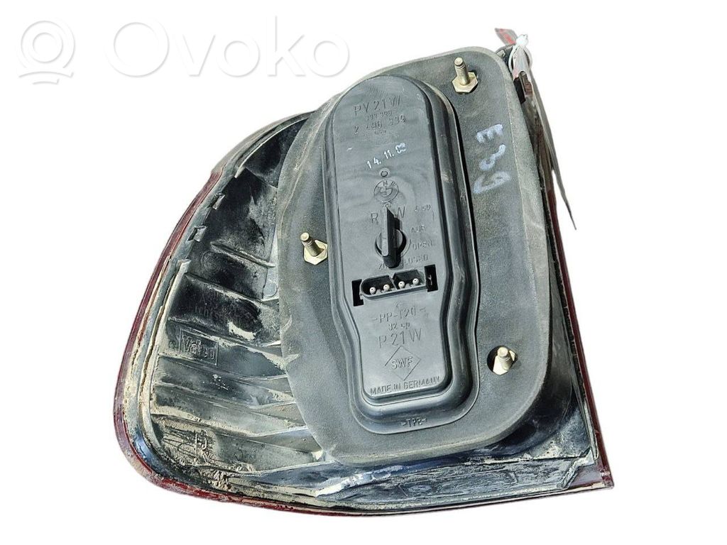 Aizmugurējais lukturis virsbūvē