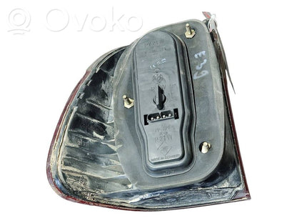 Aizmugurējais lukturis virsbūvē