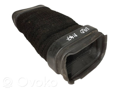 Caurulīte (-es) / šļūtene (-es)