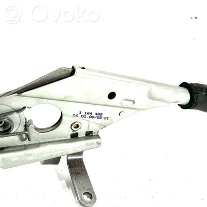 Rokas bremzes mehānisms (salonā)