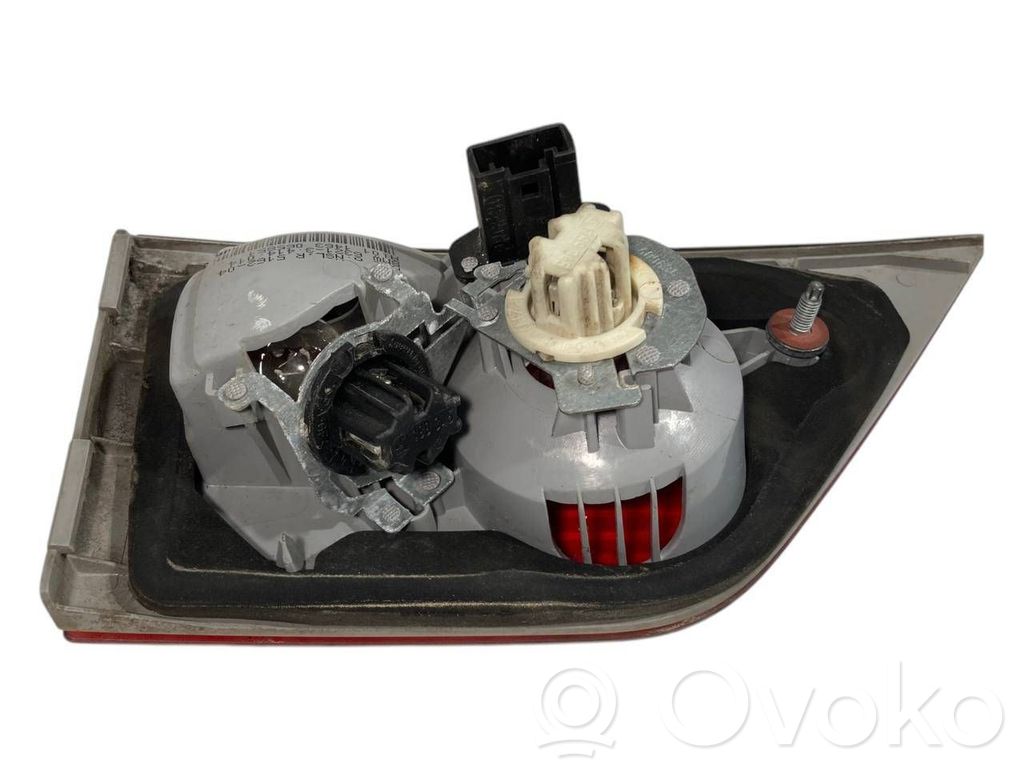 Aizmugurējais lukturis pārsegā