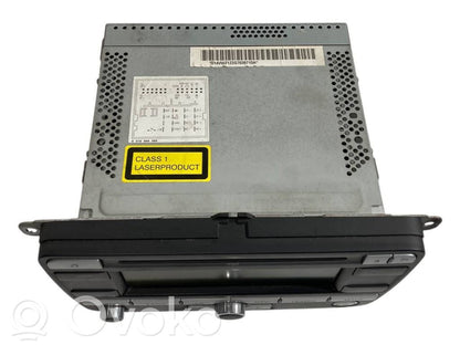 Radio / CD/DVD atskaņotājs / navigācija