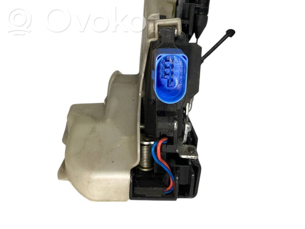 Aizmugurē slēdzene