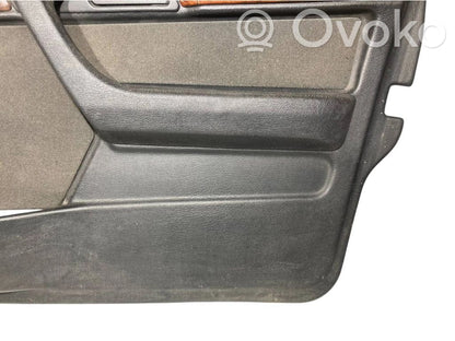 Priekšējo durvju apdare