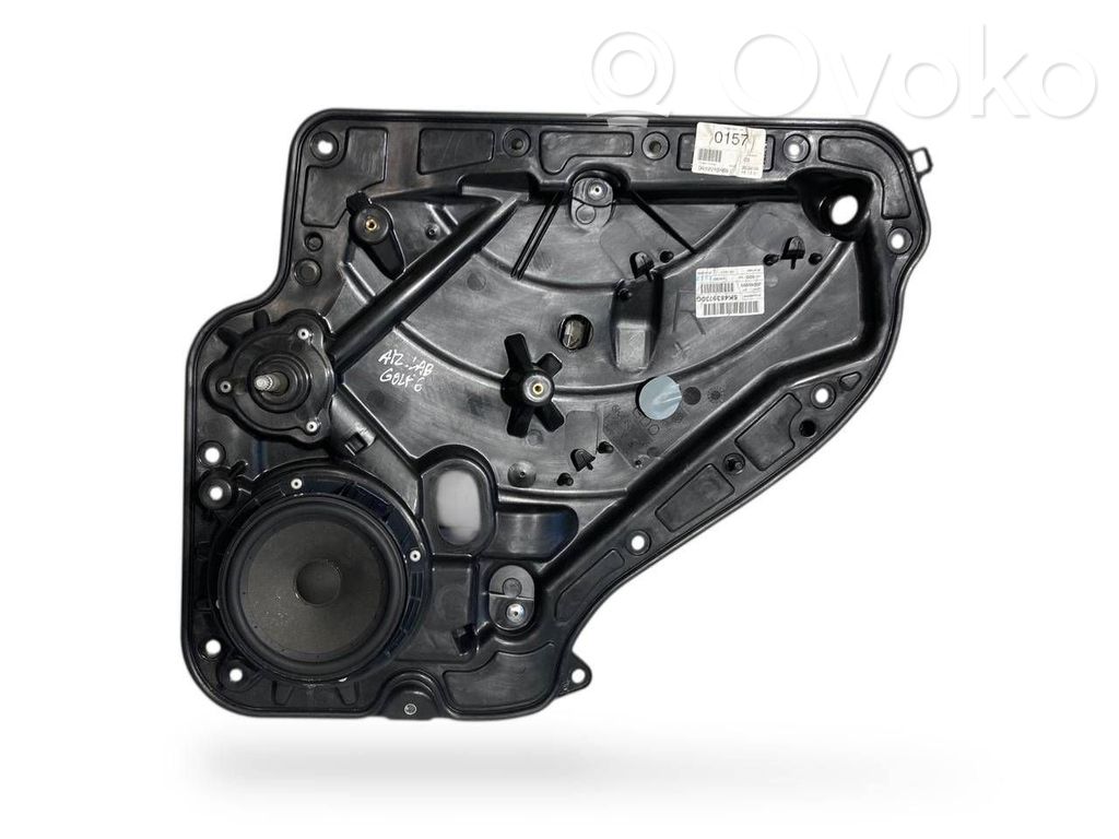 Aizmugurē elektriskais loga pacelšanas mehānisms bez motoriņa