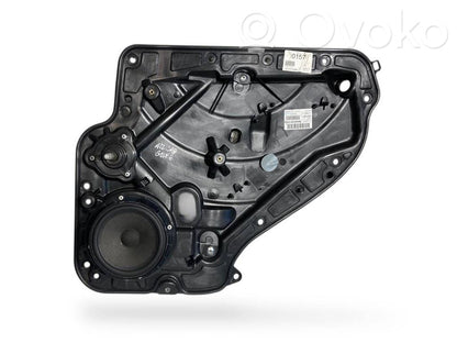 Aizmugurē elektriskais loga pacelšanas mehānisms bez motoriņa