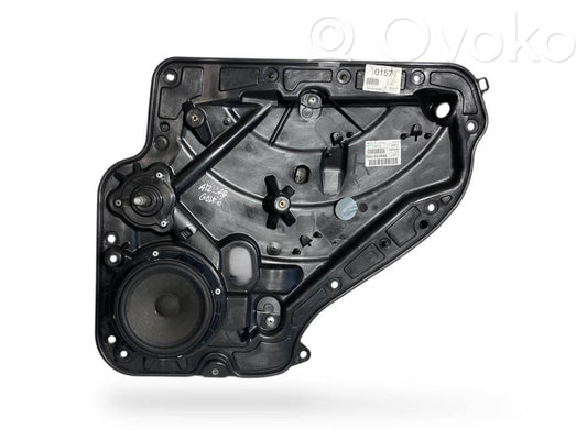 Aizmugurē elektriskais loga pacelšanas mehānisms bez motoriņa