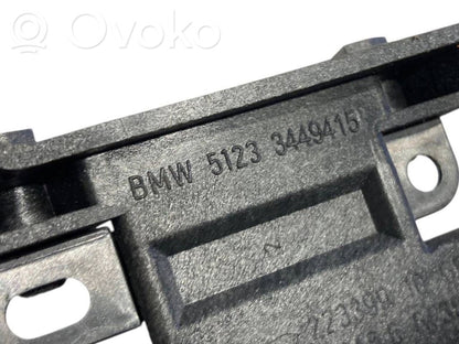 Dzinēja pārsega attaisīšanas rokturītis