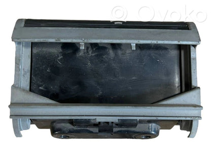 Pelnutrauks (aizmugurē)