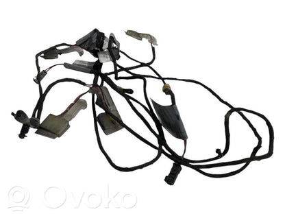 Priekšpusē durvju roktura vāciņš