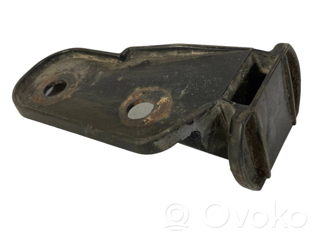 Priekšpusē bampera turētājs