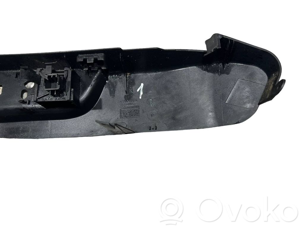 Sēdekļa regulatoru dekoratīvā apdare