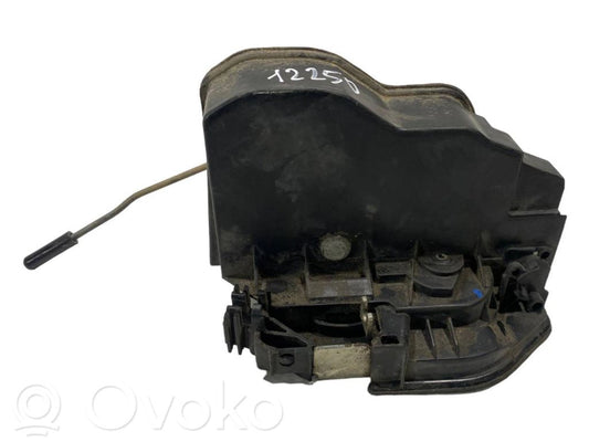 Замок сзади