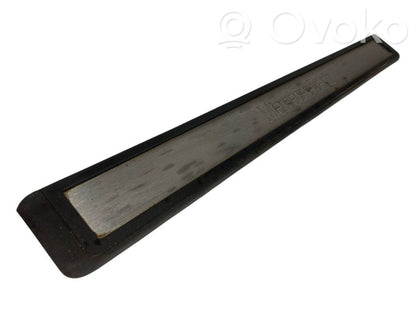 Front sill trim (inner)