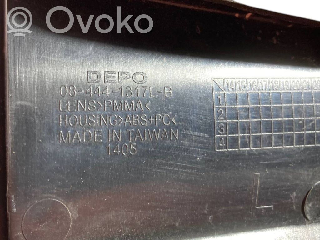 Задний фонарь на капоте