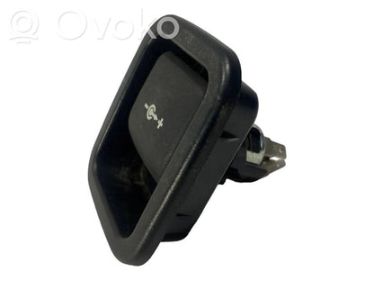 12 V socket (rear)