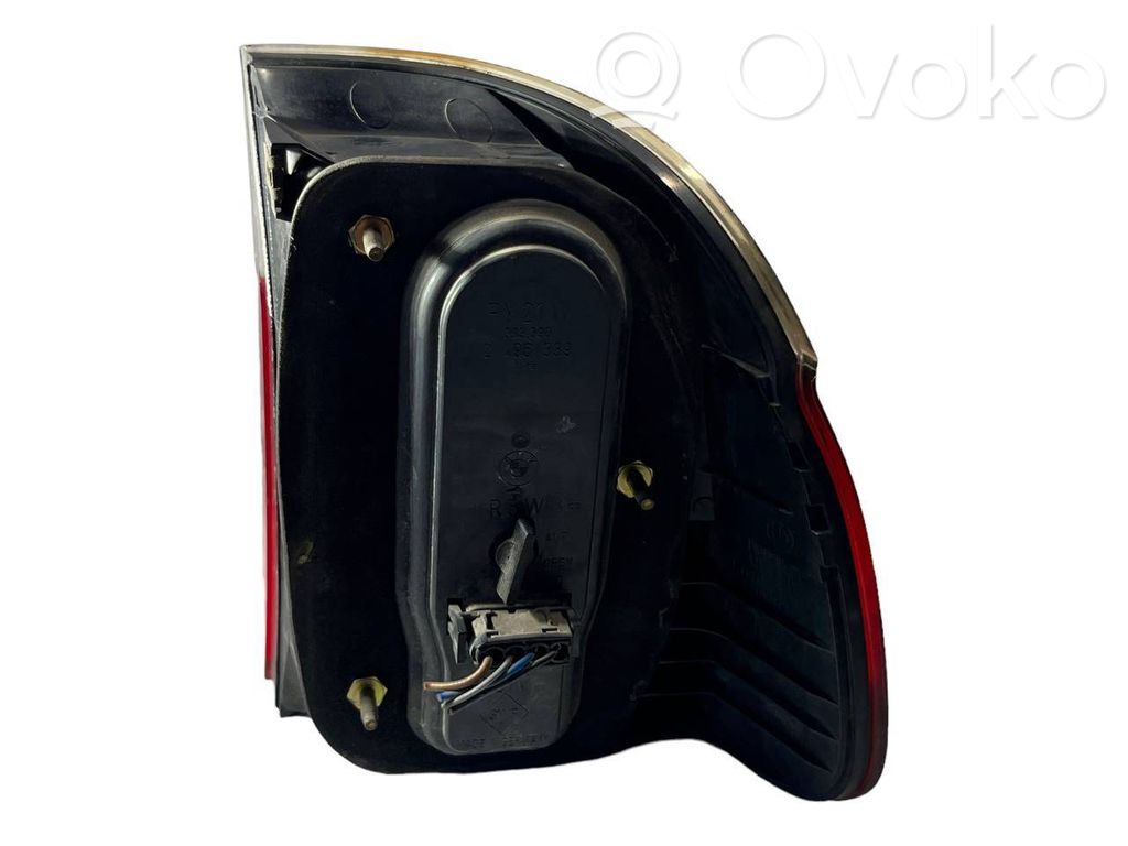 Задний фонарь в кузове