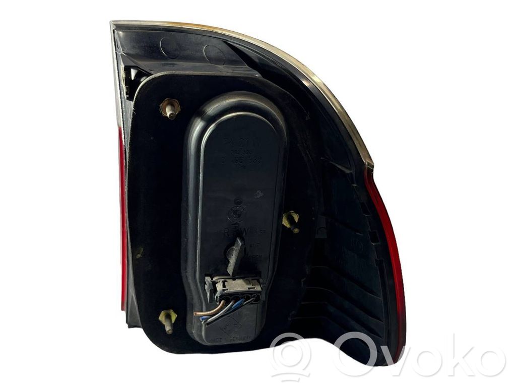 Aizmugurējais lukturis virsbūvē