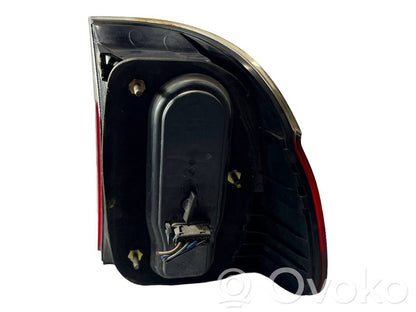 Aizmugurējais lukturis virsbūvē