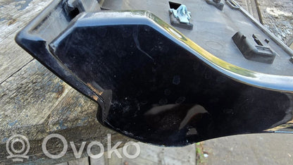 Priekšpusē durvju dekoratīvā apdare (moldings)