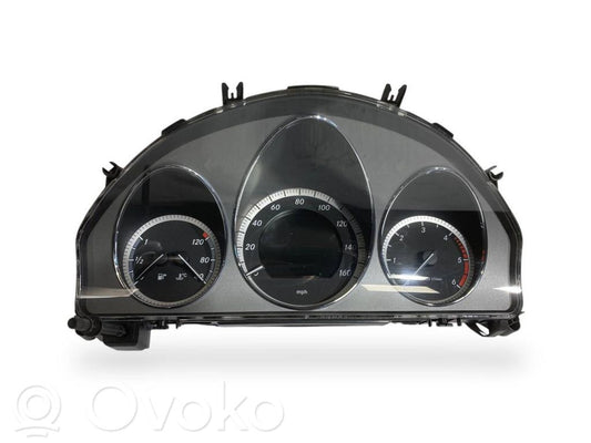 Speedometer (in the instrument panel)