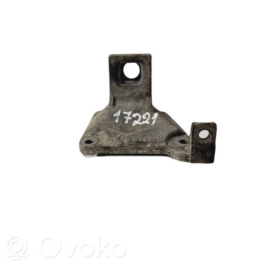Engine mounting bracket