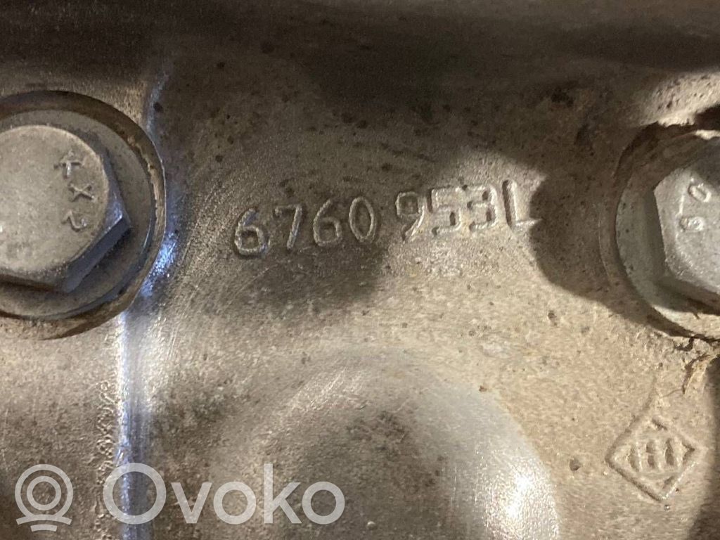 Priekšējā riteņa rumbas vārpstas šarnīrs (stupica, capfa)