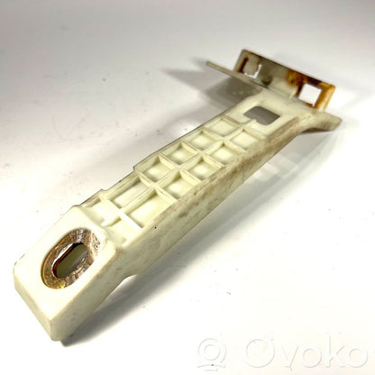 Akseleratora pedāļa turētājs