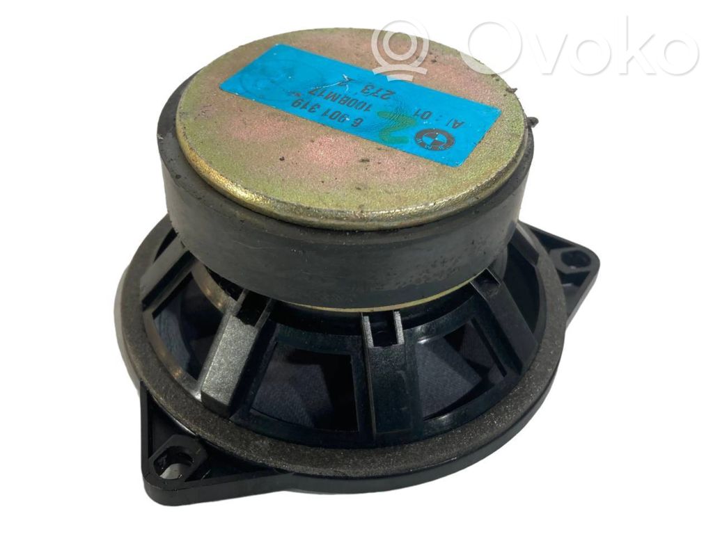 Skaļrunis (-i) aizmugurējā palodzē