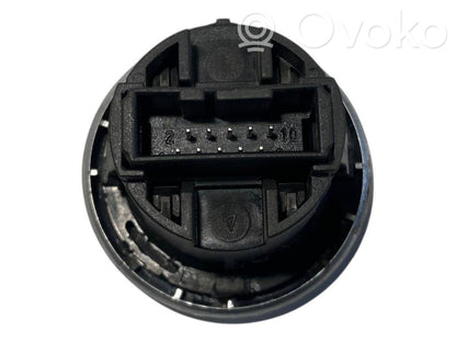 Automašīnas aizdedzes un startera slēdzis