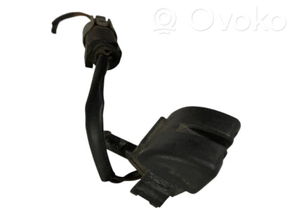 Mazgāšanas šķidruma smidzinātājs (-i) priekšējam logam