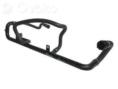 Caurulīte (-es) / šļūtene (-es)