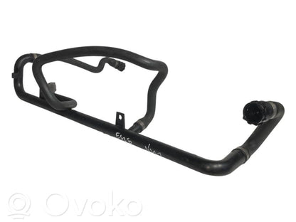 Caurulīte (-es) / šļūtene (-es)